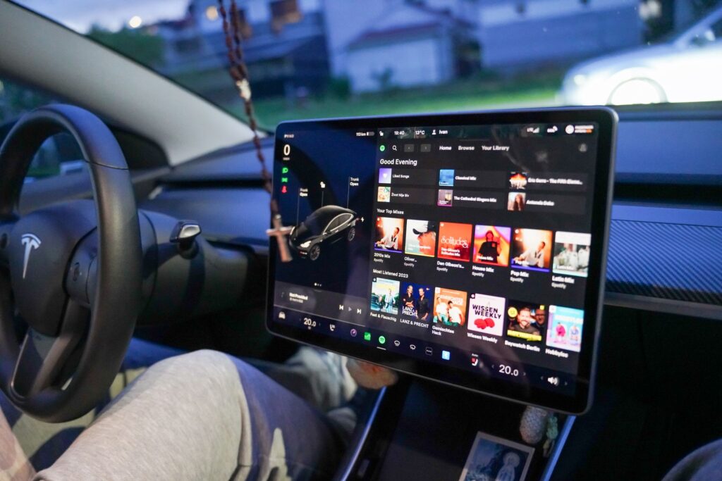Tesla Roadster bookings