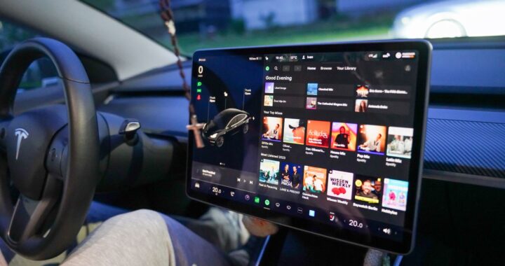 Tesla Roadster bookings